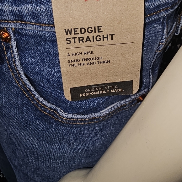 Levi - Picture 3 of 4